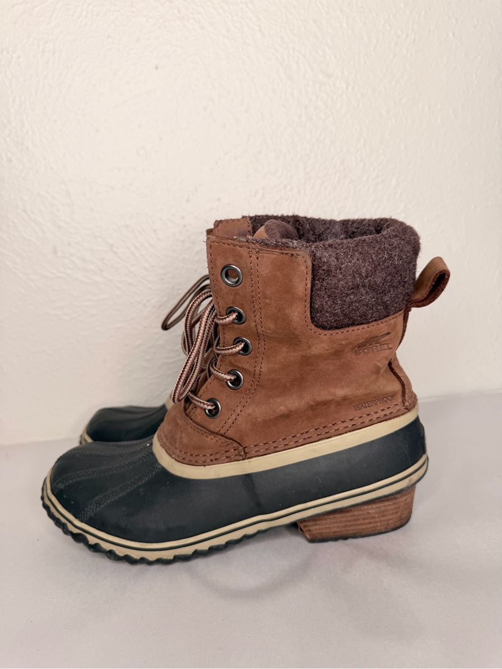 Sorel Slimpack Burro Cattail winter lace up boot